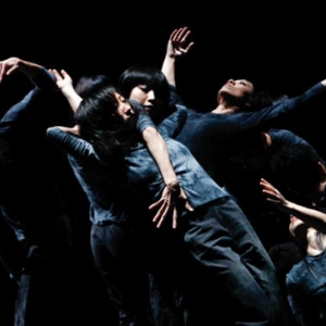 《流鱼》云门舞集2历年舞作精华天津大剧院上演