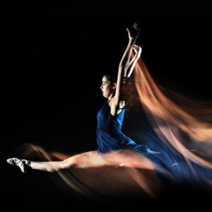 专业摄影师教您 如何用慢门记录舞动轨迹