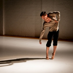 孙尚绮《浮·动》北京舞蹈双周7月北京上演