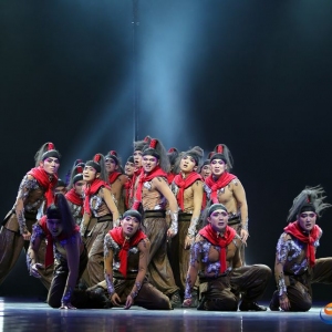 “台上很风光 台下都有伤”第十届全国舞蹈比赛采访报道