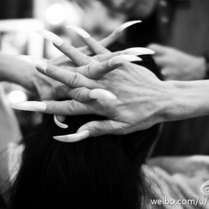 舞剧《孔雀》- 后台侧旁拍镜头中的杨丽萍