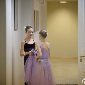 瓦岗诺娃学生演出前的准备 组图