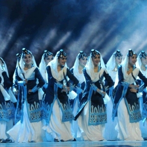 简约，简朴，创造“1十1＞2”的舞美价值 谈“荷花奖”舞台舞美创作及其他