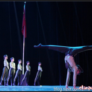 绽放瑰丽青春 实现强军梦想 评解放军艺术学院综艺晚会《梦起飞》