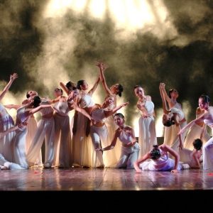 群舞《岁月如歌》四川艺术学校