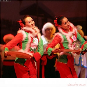 谈中国民间舞蹈中的道具与服饰