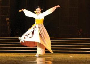 演员罗莹谈她的《扇骨》