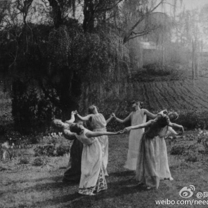 【舞蹈老照片】 Vassar学院女舞者们在乡间练习古希腊舞
