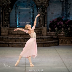 乌克兰国家芭蕾首席主要演员的学生时代视频