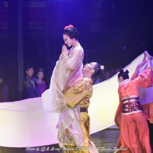 上戏剧院古典舞演出的侧台剧照（组图）