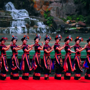 浅析羌族舞蹈的多元文化特征