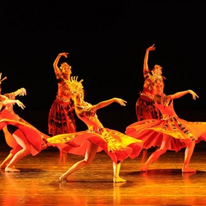 民间舞教学的钥匙： 屈伸动律