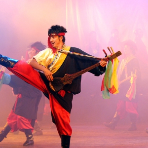 浅谈藏族舞蹈的主要表演形式