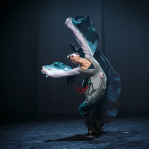 浅谈中国古典舞翻身技巧的掌握与训练