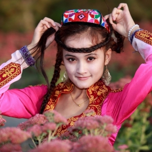 维吾尔族姑娘们的辫子