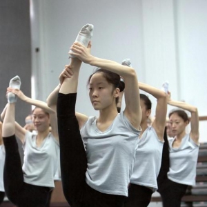 【舞者必修之功】正踢腿的注意事项