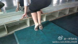 【舞蹈基训课堂】图解 如何正确压脚背