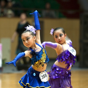 初学拉丁舞，如何纠正孩子的“内八字”？