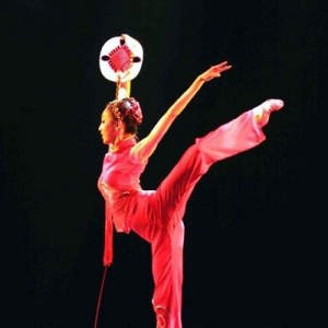 尽管一路的磨炼，但我们都爱舞蹈！