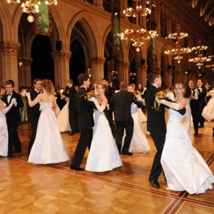 如何在舞会中展示自己的魅力