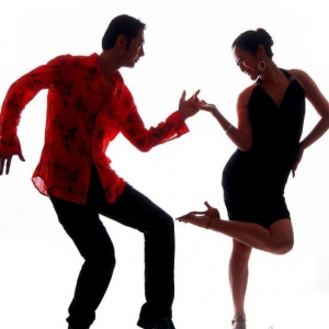 如何选择适合自己的的莎莎舞服饰