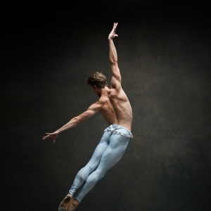 舞蹈基本功教学：如何练习弹跳力