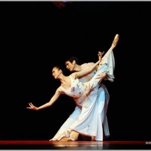 舞蹈，跳着并享受着