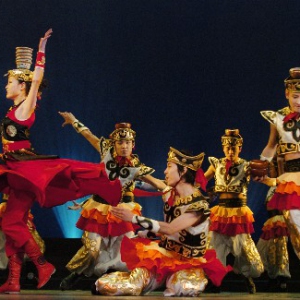 蒙族群舞《草原酒歌》传统与现代相契合的民族风韵
