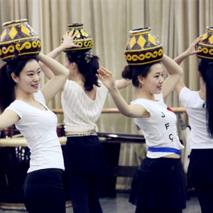 斯里兰卡传统民间舞蹈《罐舞》：八十年代的经典回忆