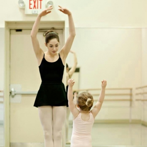 学习芭蕾舞正确的站立姿势讲解