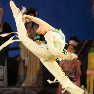 大手牵小手——舞蹈大师陈爱莲与小朋友共庆“六一”舞蹈晚会