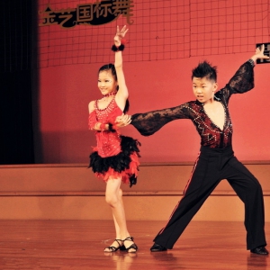 更正误区：少儿学习拉丁舞也要重视基本功