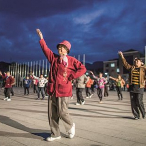 《环球人物》为广场舞大妈正名：她们是第一代孤独母亲