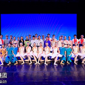 “高雅艺术进校园”中央芭蕾舞团走进新疆艺术学院（演出剧照）