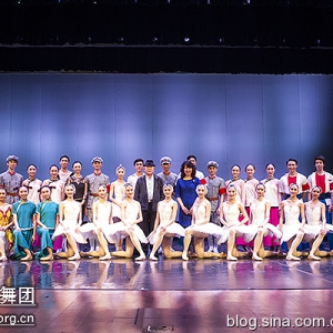 “2015年高雅艺术进校园”中央芭蕾舞团走进新疆大学（演出剧照）
