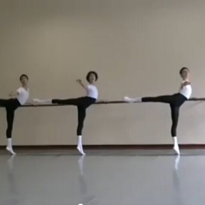 莫斯科大剧院附属芭蕾舞校5年级男生期末考试把杆部分（视频）