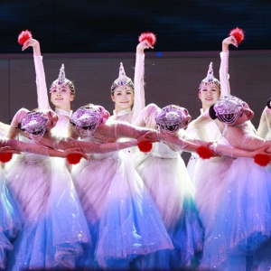 【每日一舞】大型女子舞蹈《春之韵》吉祥圣洁的80只天鹅，超级美！