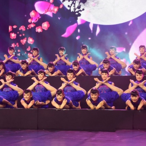 【每日一舞】张继刚巨作《天足》媲美千手观音，96只脚丫美到极致！