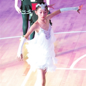 2015年第四届“天梦杯”青少年国际标准拉丁舞邀请赛开赛