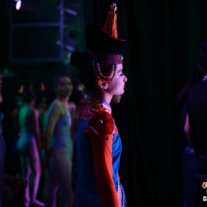 内蒙古大学艺术学院举办舞蹈基本功技术技巧演出后台精彩瞬间（组图）