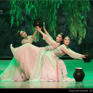 【每日一舞】女子朝鲜族舞蹈《泉》笑靥如花，清新淡雅
